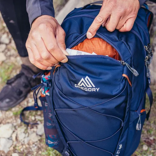 Vista 9 de Gregory Inertia - Mochila de senderismo de día de 24 litros, talla única, color azul índigo