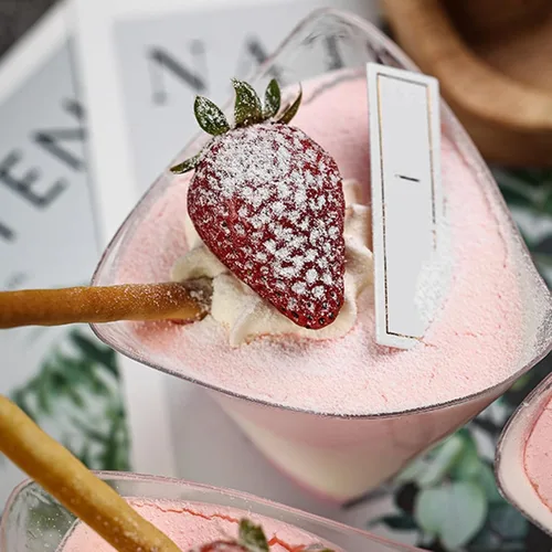 Vista 3 de Tosnail Paquete de 50 vasos triangulares de postre de 4 onzas, vasos desechables de plástico con 50 cucharas de postre de plástico