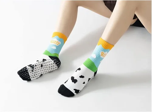 Vista 3 de Calcetines de yoga y pilates con empuñaduras para mujer, antideslizantes, coloridos, teñido anudado, acolchados, calcetines para bailar en barra
