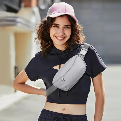 Vista 3 de Riñonera unisex para hombres y mujeres, bolsa de cinturón impermeable, bolsa cruzada con correa ajustable extendida de 54 pulgadas, riñoneras