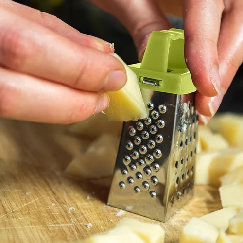 Vista 6 de Ciieeo 15 piezas de mini rallador de queso, cortador de verduras de mano de acero inoxidable, rallador de caja para cocina, queso, ajo, jengibre
