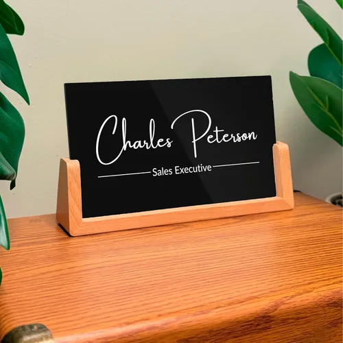Vista 4 de Placa de Nombre Personalizada para Escritorio - Regalo de Negocio - Regalo de Oficina para Compañero de Trabajo, Jefe o Gerente - Placa de Nombre
