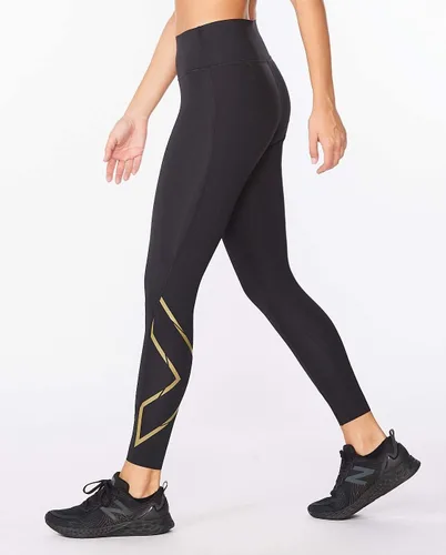 Vista 4 de 2XU Mallas de compresión Force de tiro medio para mujer con cintura plana y ancha para entrenamiento y fitness, negrodorado, talla XS