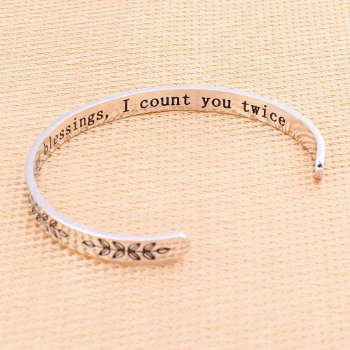 Vista 4 de M MOOHAM - Brazalete inspirador con cita grabada, acero inoxidable, regalo de cumpleaños, Navidad, regalo divertido para mejor amiga, hija, hijo
