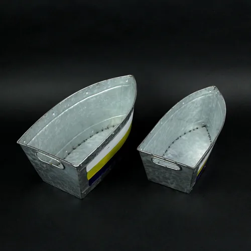 Vista 8 de Zeckos Juego de 2 macetas de metal galvanizado para barcos – Elegantes tinas de flores para interior y exterior – Abalorio marinero – Decoración