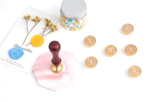Vista 4 de Juego de sellos de sellado con 12 piezas de signos del zodiaco completo constelaciones temáticas cabezas de latón mango de madera kit de sellado