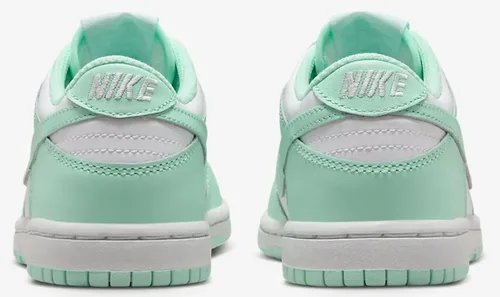Vista 688 de Nike Kid's Dunk Low Sneaker