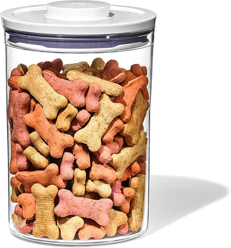 Vista 23 de OXO Good Grips Recipiente POP para mascotas – 2.6 L/2.8 Qt Ideal para hasta 3 libras de comida para perros o 2 libras de comida para gatos Blanco