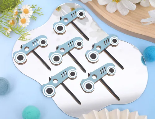 Vista 5 de Decoración de madera para cupcakes de coche de carreras, decoración de cumpleaños rápida de una magdalena Decoración temática de cumpleaños Fast