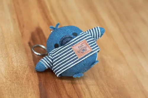 Vista 7 de Rilakkuma Kiiroitori San-X - Llavero de peluche de mezclilla original, Azul