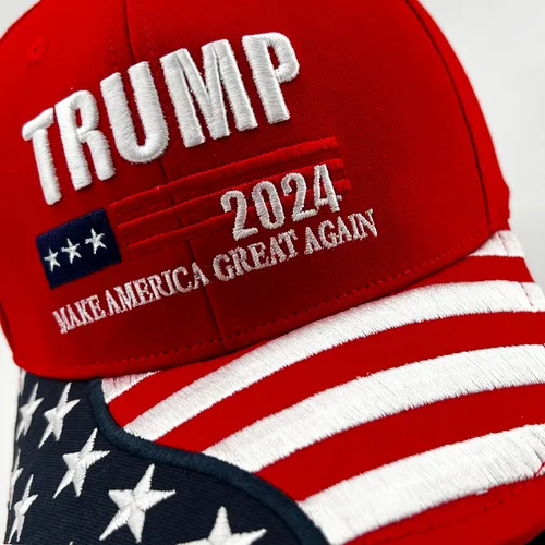 Vista 4 de Gorra de béisbol ajustable bordada en 3D con texto en inglés Make America Great Again, color rojo, Rojo