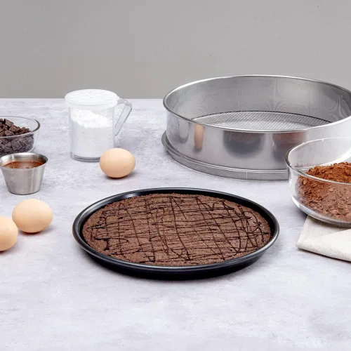 Vista 4 de Restaurantware Met Lux - Molde redondo para tartas de 10.2 pulgadas, 1 sartén para pizza de alta resistencia, antiadherente, de aluminio