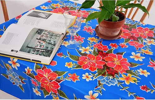 Vista 2 de Alux - Mantel de plástico con flores de hibisco para patios, picnic y mesas de cocina, azul y rojo, vinilo de plástico, mantel de plástico