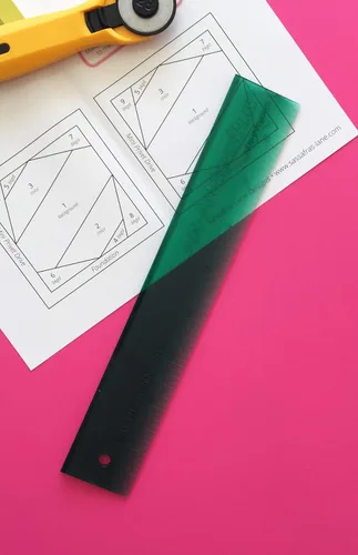 Vista 3 de CM Designs Add-An-Eighth PLUS Green 9in Ruler - Herramienta especial para piezas de papel de base