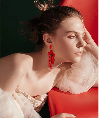 Vista 6 de Just Follow - Aros largos de acrílico con pétalos de rosa, flores grandes y borlas florales para mujeres y niñas