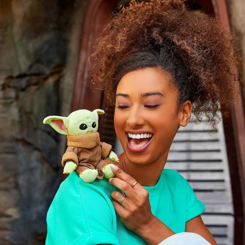 Vista 2 de Disney Store Peluche magnético oficial de Star Wars The Mandalorian, Grogu (The Child), auténtico Baby Yoda coleccionable y juguete para fanáticos