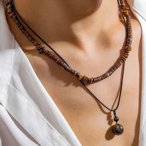 Vista 9 de Collar de capas de conchas Puka para hombres con cuentas de madera de coco marrón, collar bohemio de verano para hombres, collar de playa