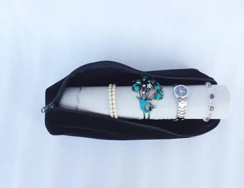 Vista 5 de Bolsa de viaje para reloj de pulsera, organizador de joyas, bolsa portátil de terciopelo negro y gris con inserto de rollo extraíble