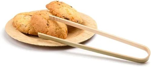 Vista 4 de Restaurantware Pinzas de bambú de 4 pulgadas, 100 pinzas de madera, resistentes a las grietas de bambú natural, pequeñas para catering o bufés