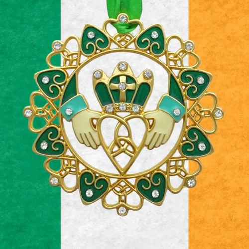 Vista 3 de Adornos de Navidad irlandeses – Diseño Claddagh dorado con joyas y esmalte – Caja de regalo con poema irlandés – Bolsa de almacenamiento de regalo