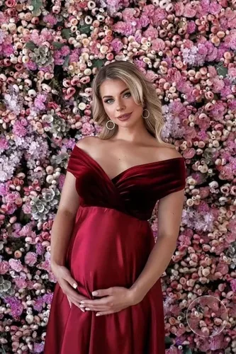 Vista 3 de Molisa Vestido de maternidad de satén para sesión de fotos con hombros descubiertos de terciopelo para baby shower, vestido de embarazo nupcial