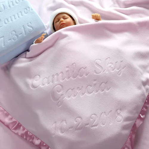 Vista 3 de Custom Catch Manta de bebé personalizada, rosa o azul, regalo unisex para recién nacido o bebé (texto multilínea)