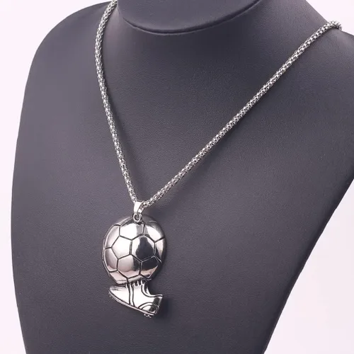 Vista 2 de Collar de pelota de fútbol para hombre, collar con colgante de tenis de fútbol con cadena de 23.6 pulgadas, collar de zapatos de fútbol, collar