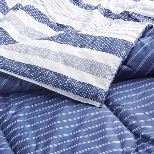 Vista 5 de Amazon Basics - Juegos de edredón tamaño Twin/Twin XL, ropa de cama reversible de microfibra ultra suave y ligera de 2 piezas, azul denim/rayas