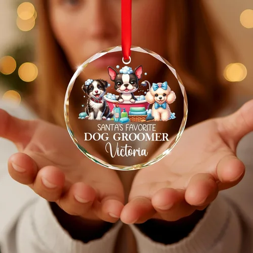 Vista 4 de Adorno de cristal personalizado para peluquero de perro favorito de Santa, adorno de Navidad para peluquero de perros 2025, adornos personalizados