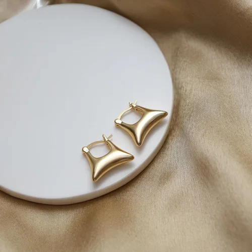 Vista 48 de Gempires - Aretes ligeros y gruesos, delicados y minimalistas, hipoalergénicos, chapados en oro, sin deslustre, diseño clásico, para uso diario