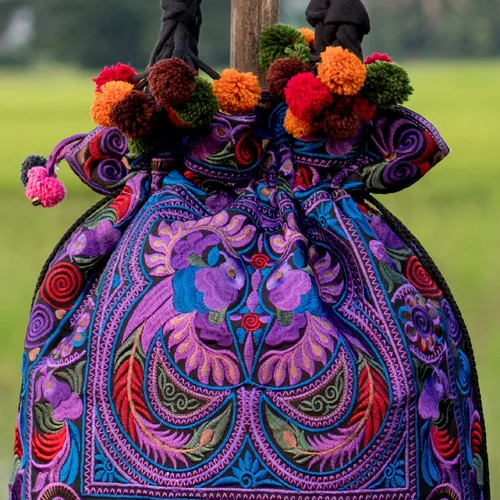 Vista 6 de changnoi Bolsa de mano con cordón hecho a mano bolsa de compras bordada Hmong Tribes