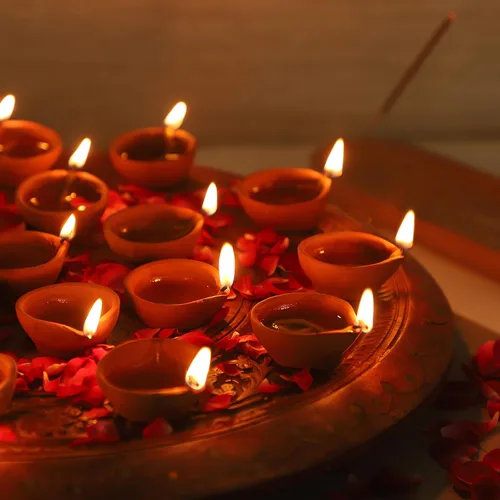Vista 8 de Diwali Diyas Diyas Diyas de arcilla para Pooja con mechas de algodón [24 piezas] – Lámpara de aceite india Puja Diwali Pooja – Decoración Diwali