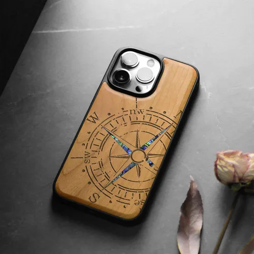 Vista 4 de Carveit Funda protectora de madera de diseñador para iPhone 13 Pro, cubierta magnética, grabado en madera e incrustaciones de concha, funda