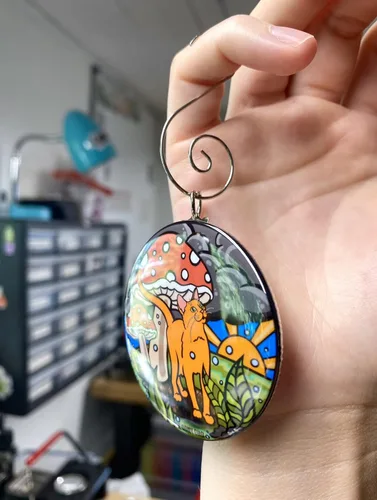 Vista 4 de Psychedelic Cat Mushroom Mini Ornament, Retro Christmas Tree Decoration, Holiday Cat Decor, Cat Christmas Stocking Stuffer Gift, Handmade by The