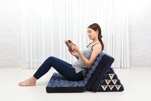 Vista 4 de Leewadee Tapete de 3 pliegues XXL con cojín triangular, almohada firme para TV, colchón plegable con cojín hecho de kapok ecológico, 67 x 31 CBT1