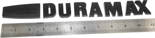 Vista 2 de Yoaoo 2 paquetes de emblemas con insignias OEM Allison Duramax compatibles con capó negro mate 2015 Silverado 2500Hd 3500Hd Negro-1