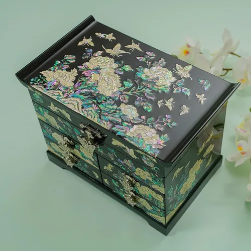 Vista 3 de Caja de Joyería February Mountain con Incrustación de Nácar - Diseño Tradicional de Flores y Mariposas Elegante para Ella