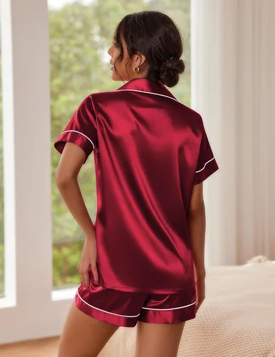 Vista 3 de Ekouaer Pijama de satén para mujer, con botones, ropa de dormir de suave tacto sedoso, para descansar en casa, camiseta de manga corta y pantalones