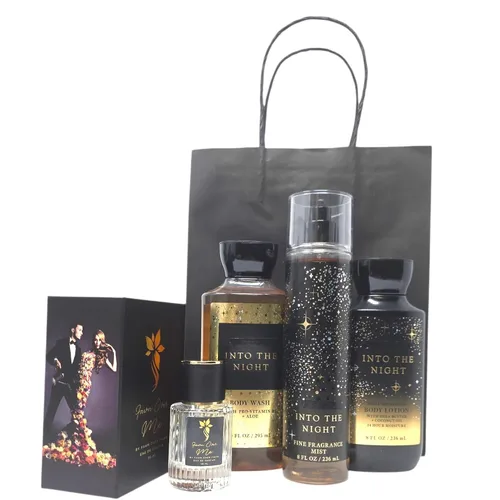 Vista 3 de Set de regalo de cuidado del baño y del cuerpo Trio con perfume Fawn Over Me y bolsa de regalo (Un Trio Fawn Over Me)