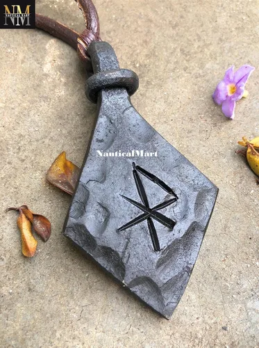 Vista 2 de Colgante de hierro forjado a mano de runa de amor vikingo amuleto rúnico colgante nórdico collar talismán collar de runas nórdicas joyería