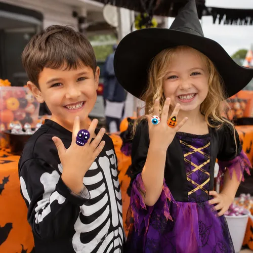 Vista 9 de Fruidles 12 anillos de dulces de Halloween, caramelos duros, envueltos individualmente (paquete de 12)