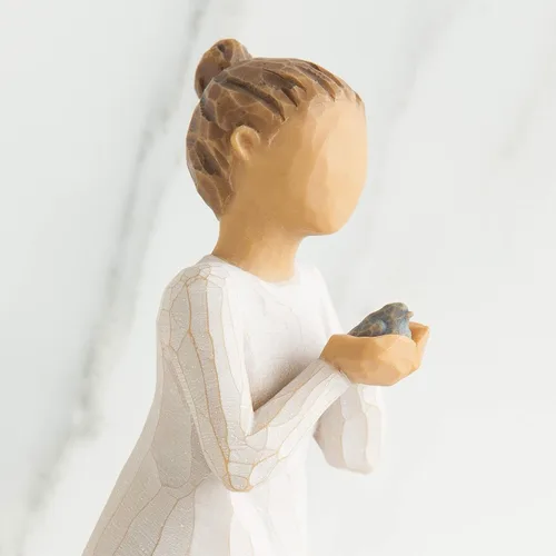 Vista 4 de Willow Tree Nurture, figura esculpida pintada a mano Hand-Painted Resin Figurine, Sculpted by Artist Susan Lordi, Celebrates Loving Family
