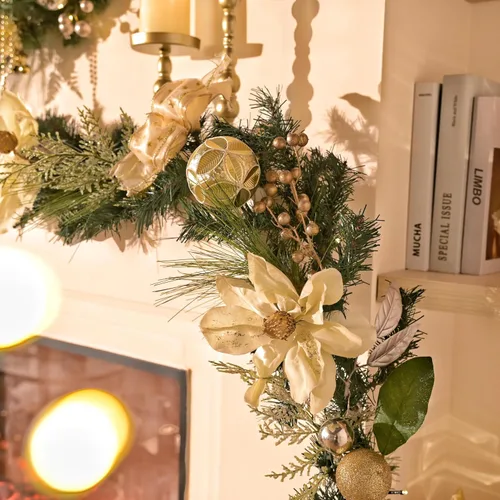 Vista 3 de Valery Madelyn Guirnalda de Navidad preiluminada de 6 pies (1.8 m) con luces para repisa, guirnalda de Navidad iluminada para exteriores con bolas