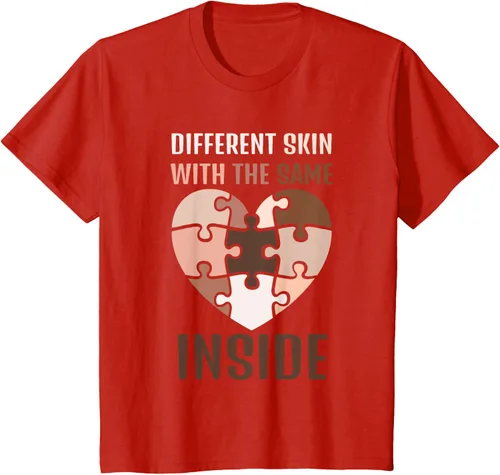 Vista 3 de Camiseta con texto en inglés "Black History Month Different Skin With The Same Love Inside
