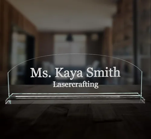 Vista 2 de Lasercrafting Placa de nombre para escritorio de oficina, acrílico transparente personalizable con texto blanco esmerilado grabado con láser