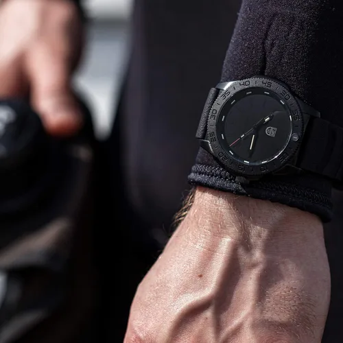 Vista 7 de Luminox Pacific Diver Sea Series Black Out - Reloj de buceo analógico de 1.732in para hombre, Negro -, Buceador