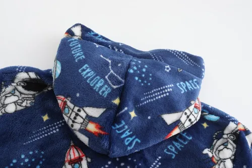 Vista 4 de SRVNFBKT Albornoces para niños y niñas, batas de baño con capucha para niños, batas de franela suave, ropa de dormir, regalo para niños y niñas