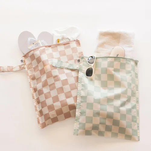 Vista 4 de Tiny Twinkle Bolsas húmedas a prueba de desorden 1 paquete de bolsas húmedas reutilizables impermeables para trajes de baño Ropa de bebé Bolsa