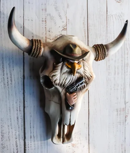 Vista 7 de Ebros Gift Rústico vaquero de águila occidental con pistola revólver cuerdas, cráneo de vaca, decoración de pared, escultura, fauna silvestre