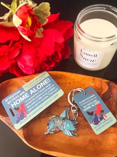 Vista 4 de My Pets are Home Alert - Tarjeta de identificación médica con tarjeta de identificación médica para perros y gatos con lista de llamadas